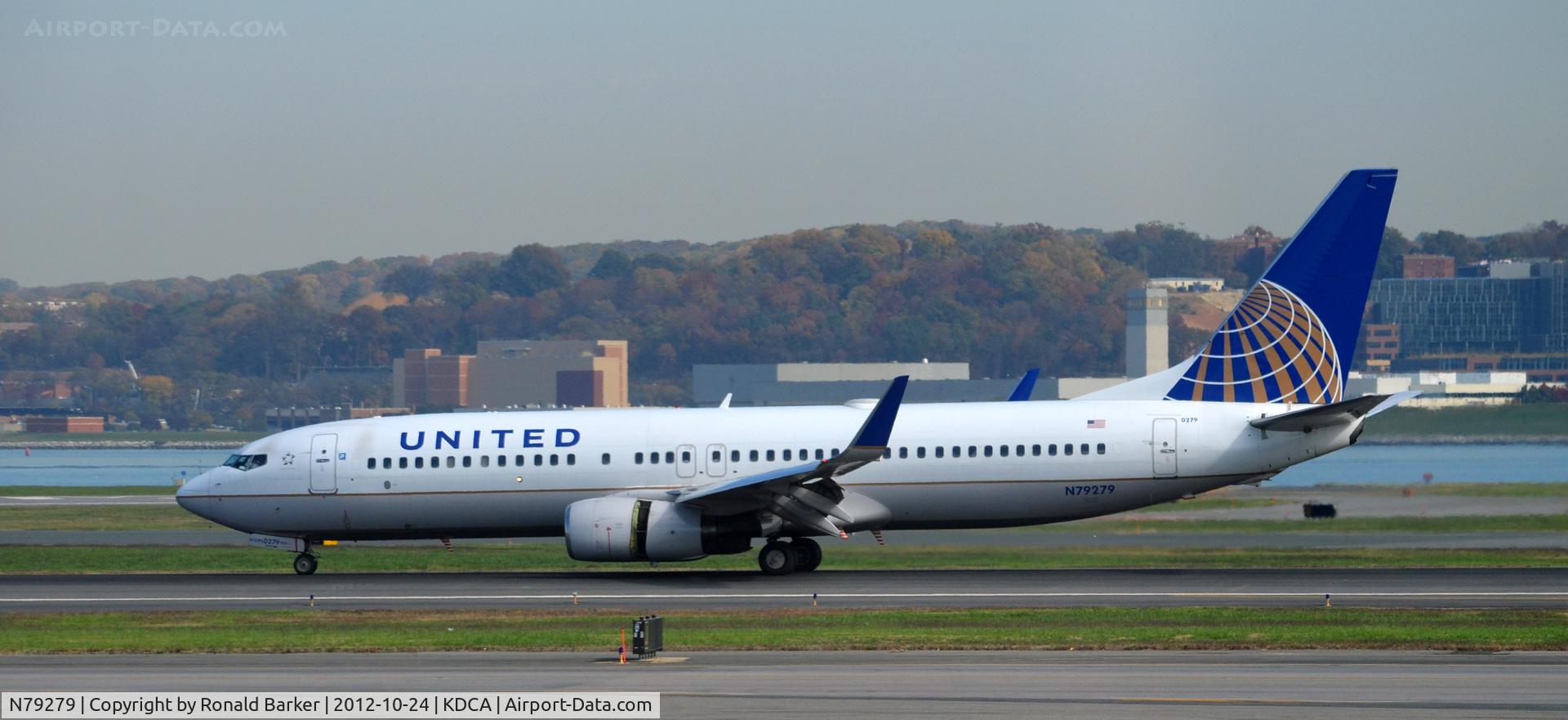 N79279, 2003 Boeing 737-824 C/N 31597, Landing DCA