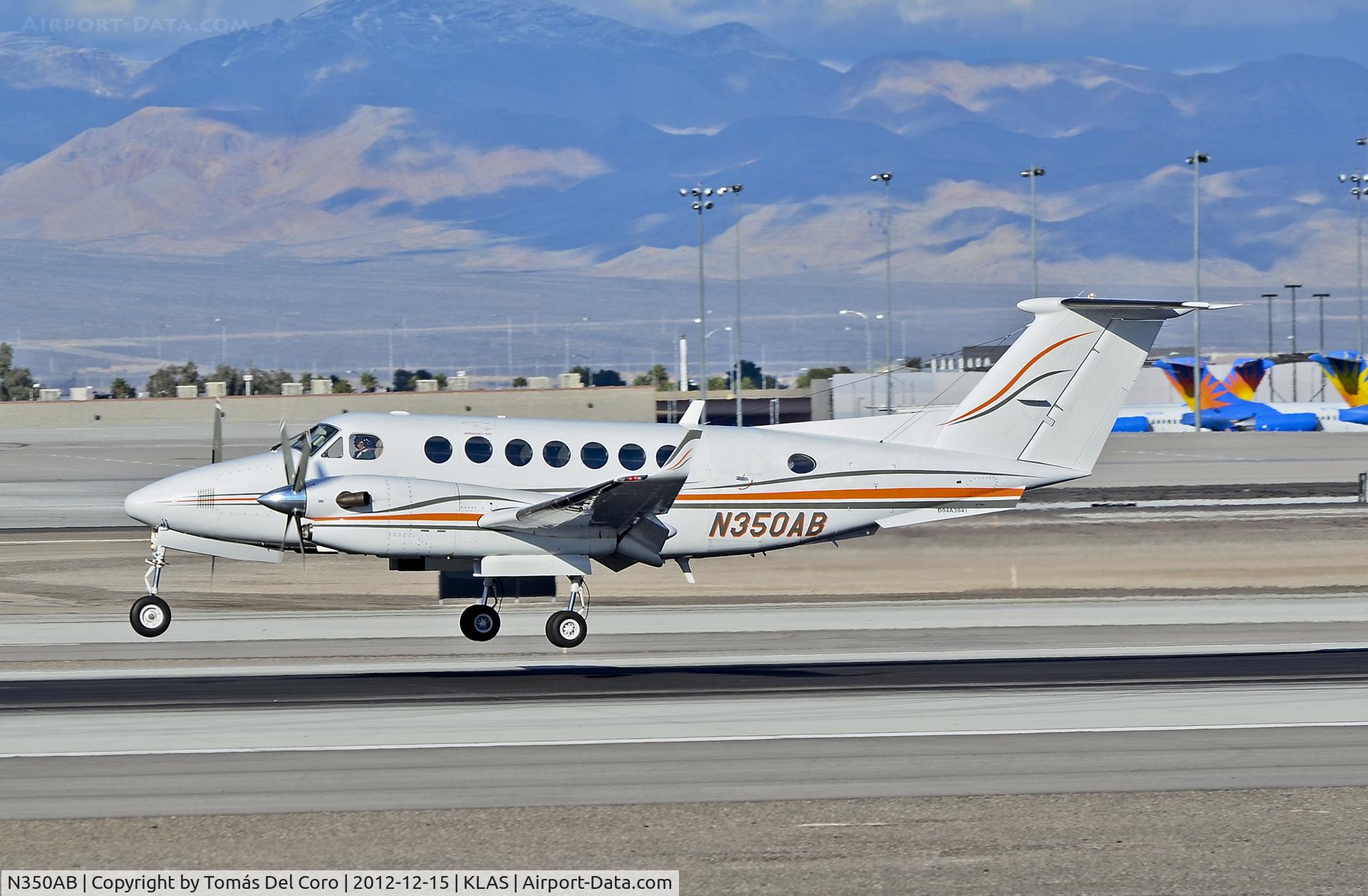 N350AB, 1998 Raytheon Aircraft Company B300 C/N FL-212, N350AB 1998 Raytheon B300 C/N FL-212

- Las Vegas - McCarran International (LAS / KLAS)
USA - Nevada, December 15, 2012
Photo: Tomás Del Coro