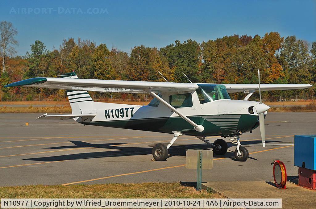 N10977, 1973 Cessna 150L C/N 15075181, On the way from Chattanooga, TN to Huntsville, AL passed by the Scottsboro Airfield. Thirty years ago I had the opportunity to fly to this airfield.