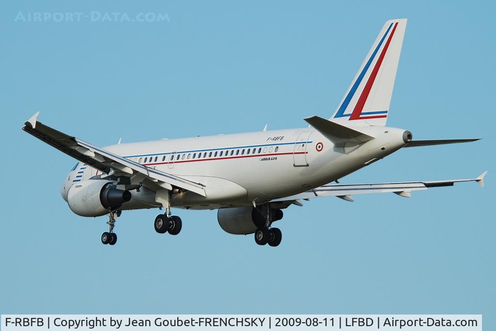 F-RBFB, 2001 Airbus ACJ319 (A319-115/CJ) C/N 1556, ex FRENCH AIR FORCE, now 6V-ONE Republique du Senegal