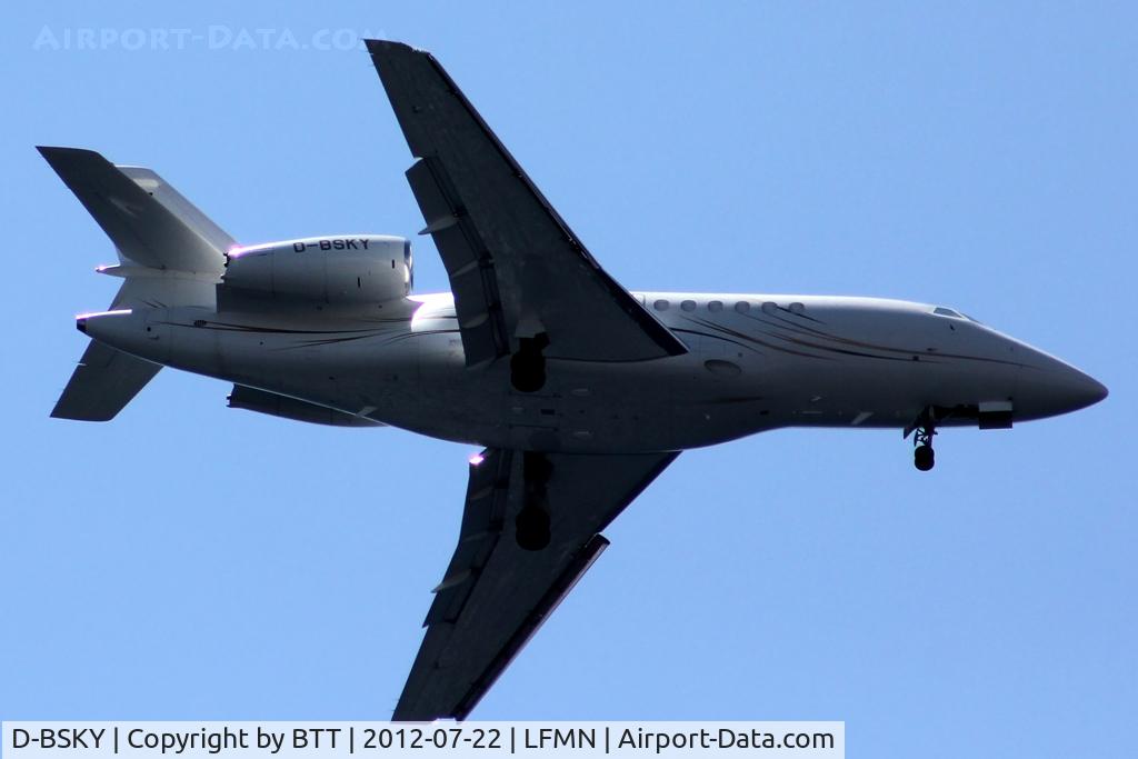 D-BSKY, 2006 Dassault Falcon 2000 C/N 226, Few minutes before landing above port of NICE