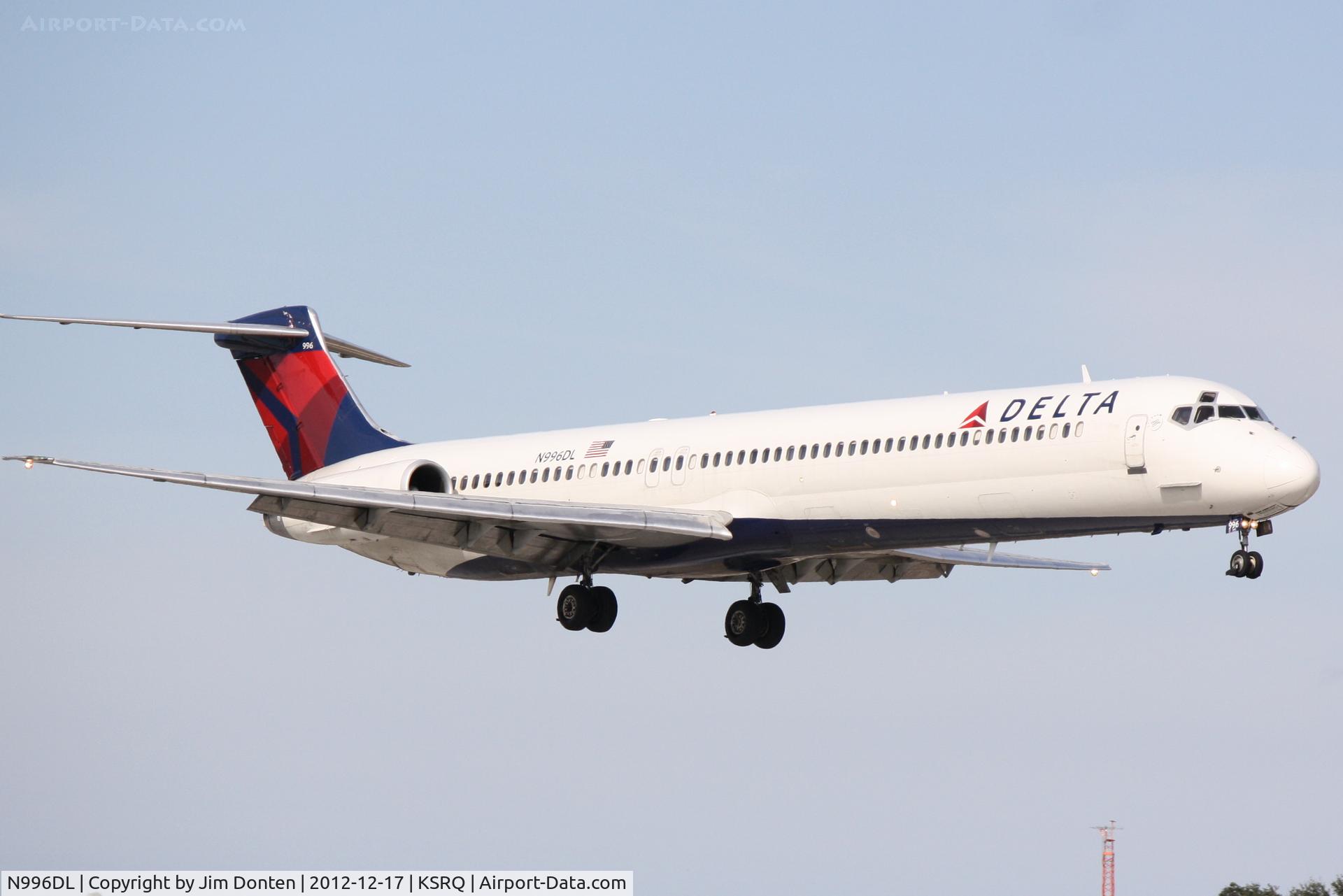 N996DL, 1991 McDonnell Douglas MD-88 C/N 53363, Delta Flight 1903 (N996DL) arrives at Sarasota-Bradenton International Airport following a flight from LaGuardia Airport