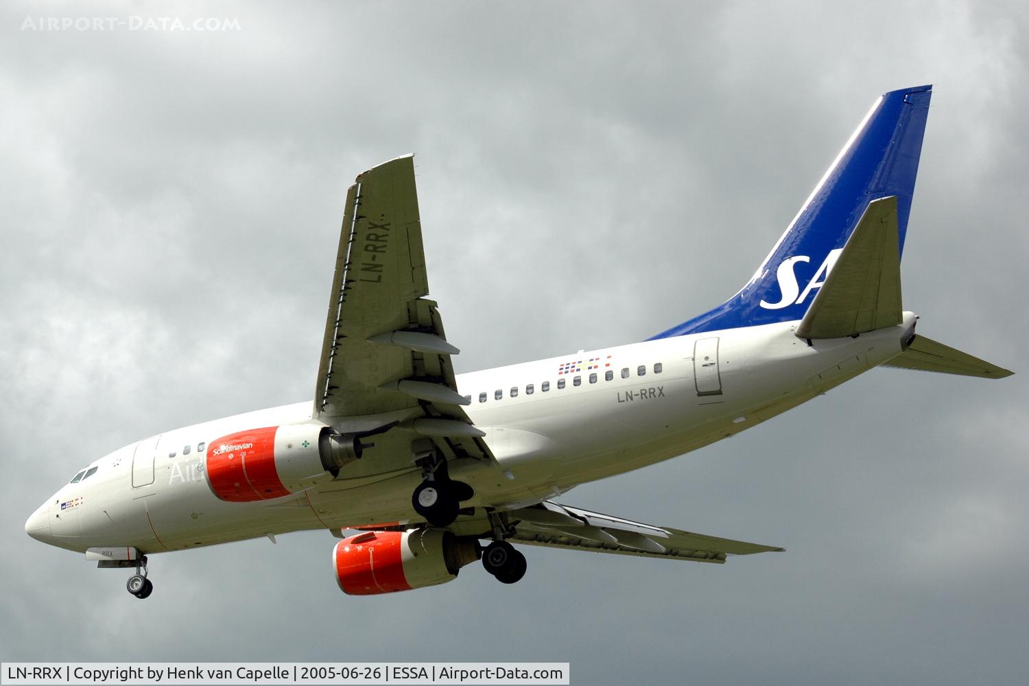 LN-RRX, 1998 Boeing 737-683 C/N 28296, SAS Boeing 737-600 approaching Stockholm Arlanda airport, Sweden.