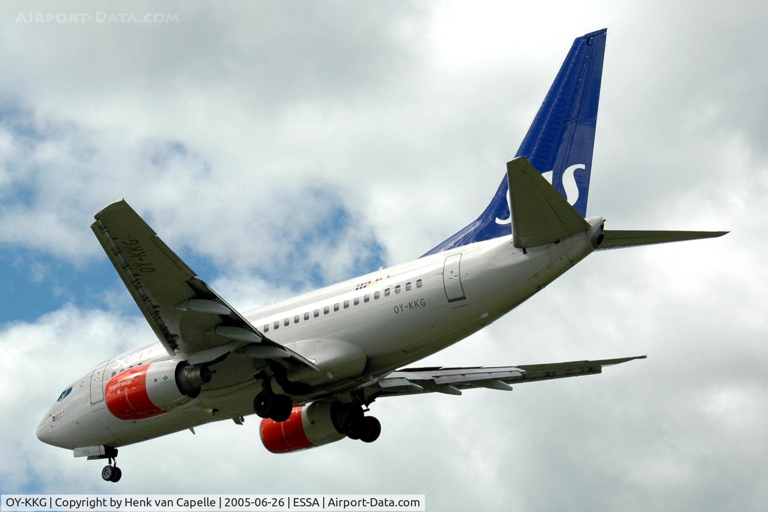 OY-KKG, 1999 Boeing 737-683 C/N 28300, SAS Boeing 737-600 approaching Stockholm Arlanda airport, Sweden.