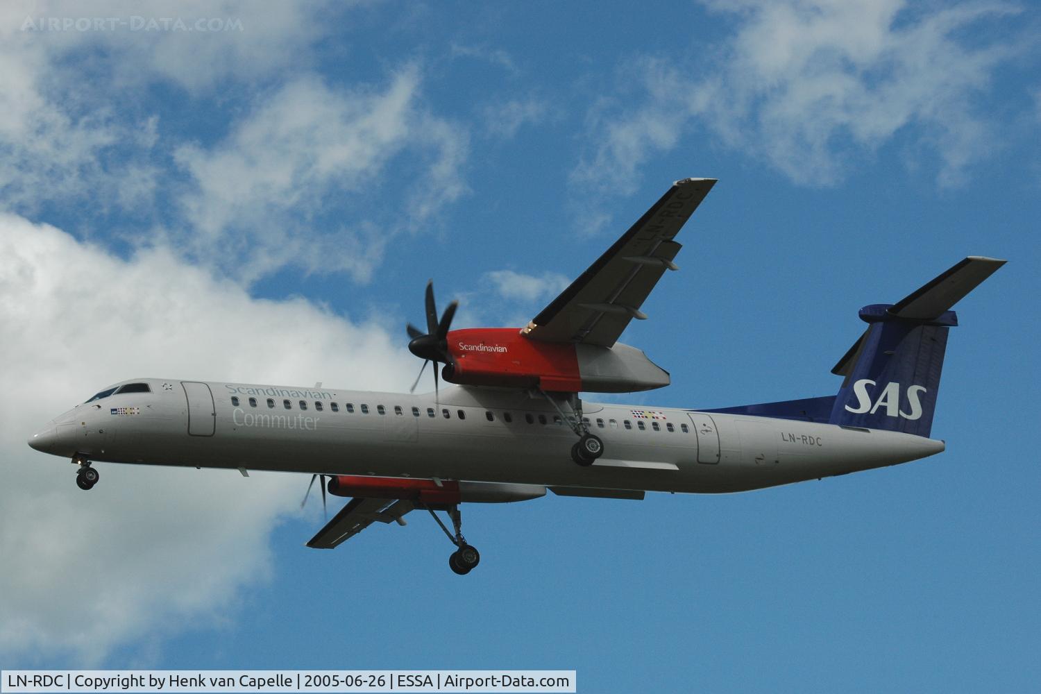 LN-RDC, 2000 De Havilland Canada DHC-8-402Q Dash 8 C/N 4019, SAS Dash-8-400 approaching Stockholm Arlanda airport, Sweden.