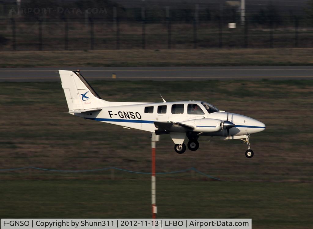 F-GNSO, Beech 58 Baron C/N TH-2080, Landing rwy 14R