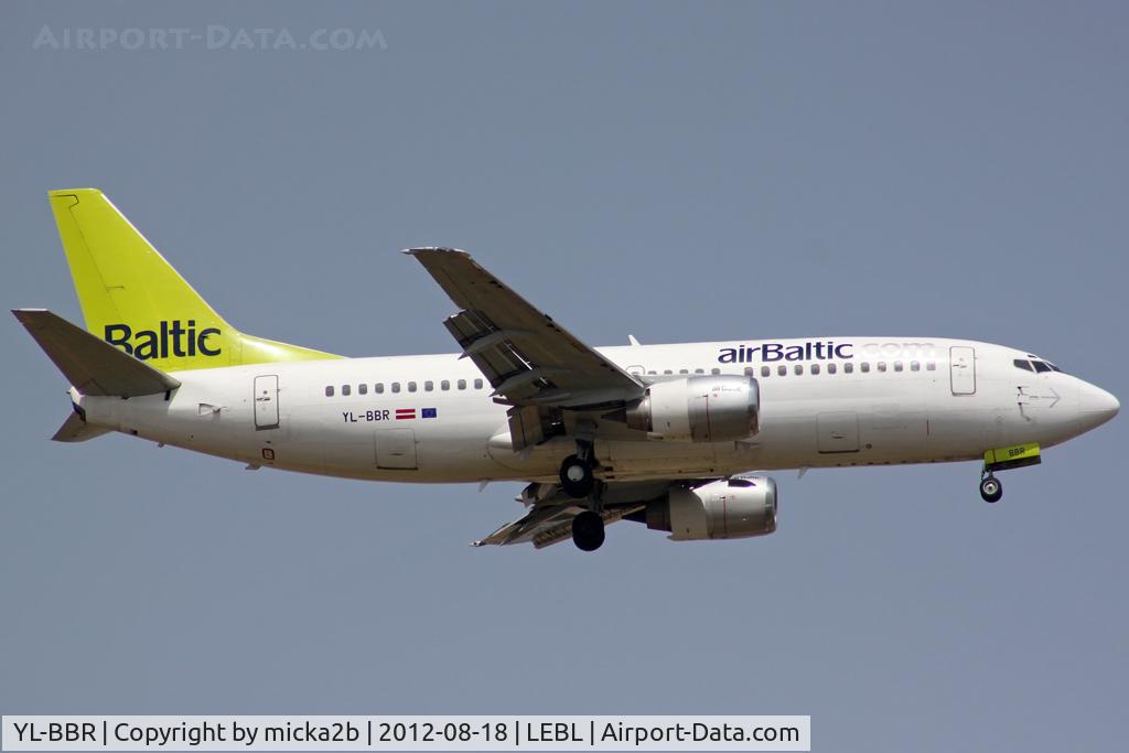 YL-BBR, 1998 Boeing 737-31S C/N 29266, Landing
