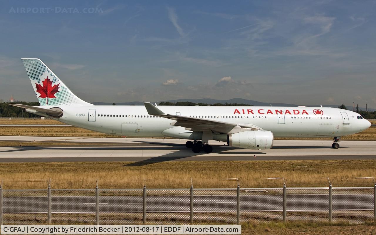 C-GFAJ, 1999 Airbus A330-343X C/N 0284, taxying to the gate