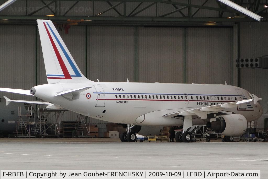 F-RBFB, 2001 Airbus ACJ319 (A319-115/CJ) C/N 1556, ex Commandement du Transport Aerien Militaire (COTAM), now 6V-ONE République du Sénégal 