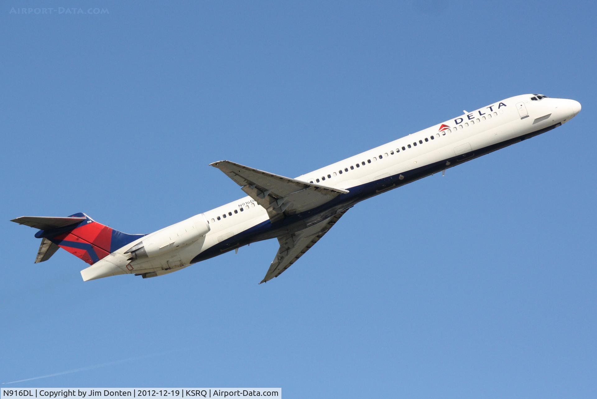 N916DL, 1988 McDonnell Douglas MD-88 C/N 49591, Delta Flight 1621 (N916DL) departs Sarasota-Bradenton International Airport enroute to Hartsfield-Jackson Atlanta International Airpo