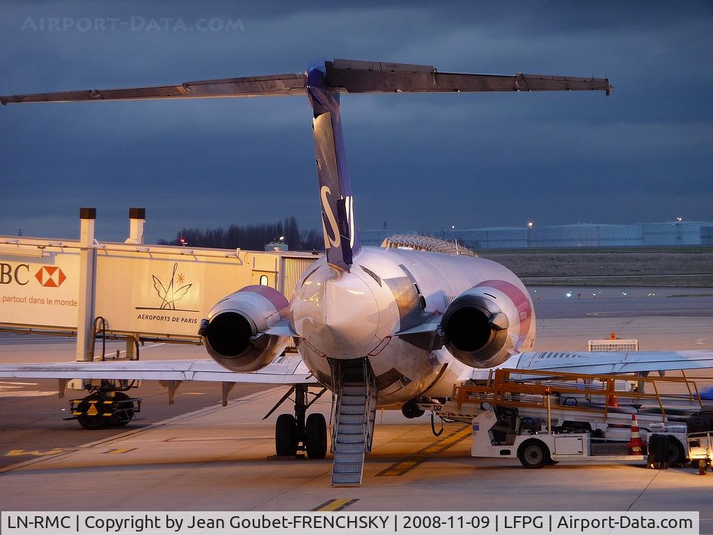 LN-RMC, 1989 McDonnell Douglas MD-82 (DC-9-82) C/N 49909, SAS at CDG T1