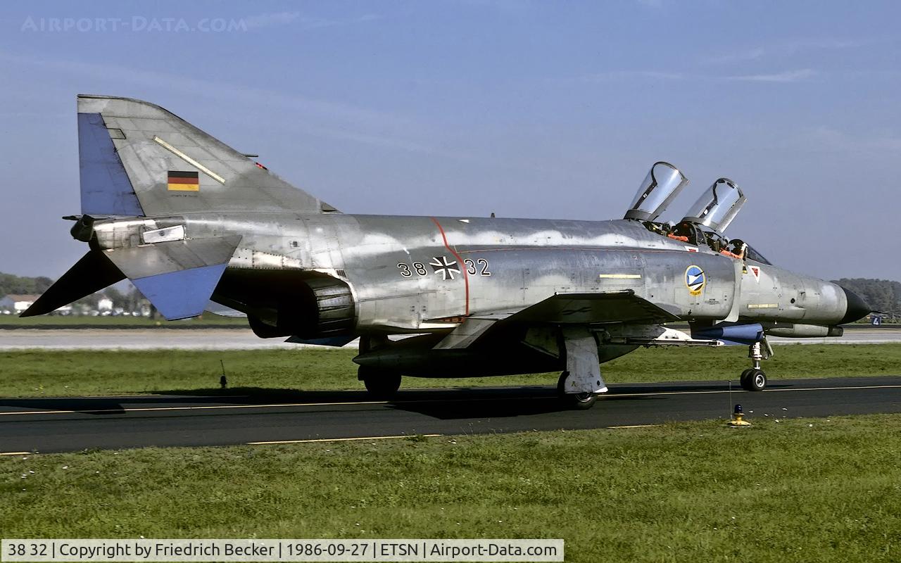 38 32, 1972 McDonnell Douglas F-4F Phantom II C/N 4700, taxying to the active