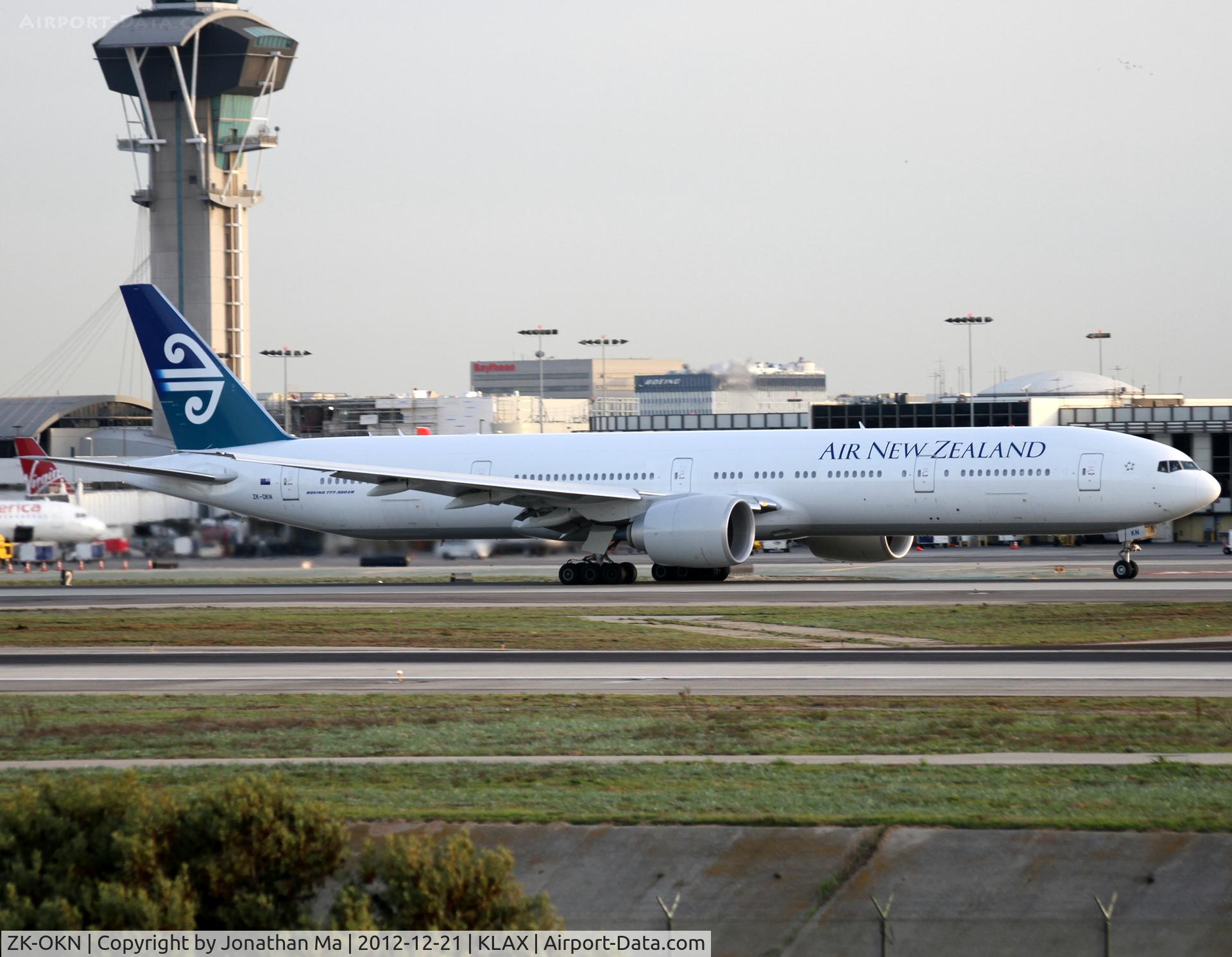 ZK-OKN, 2010 Boeing 777-306/ER C/N 38406, Taken from Westchester Bridge