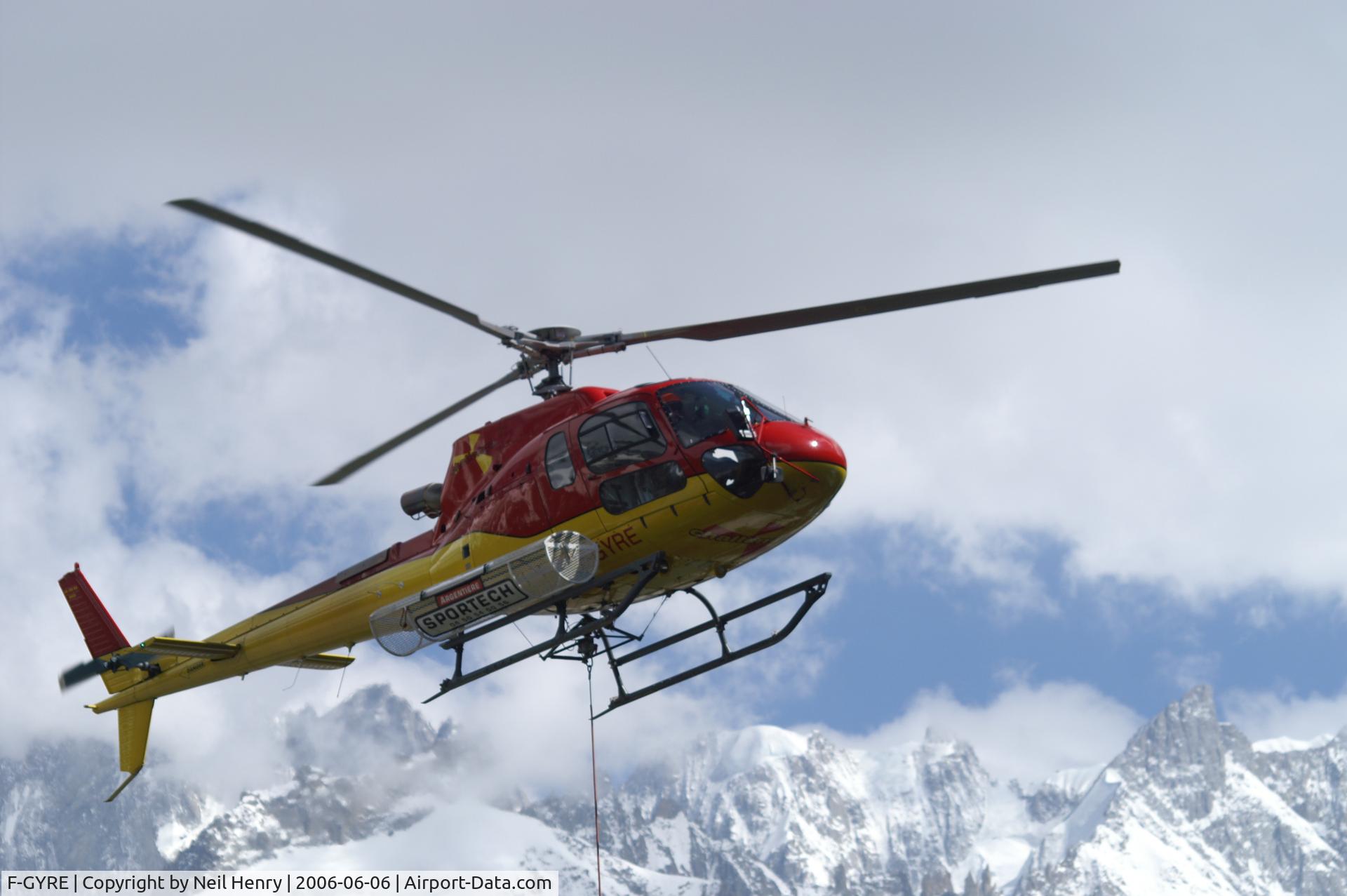 F-GYRE, Eurocopter AS-350B-3 Ecureuil Ecureuil C/N 3818, Rescue helicopter on training exercise over the Mer de Glace (glacier),  near Chamonix, France