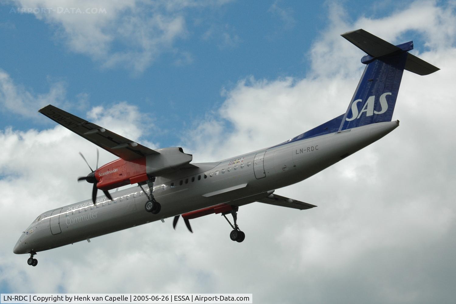 LN-RDC, 2000 De Havilland Canada DHC-8-402Q Dash 8 C/N 4019, SAS Dash-8-400 approaching Stockholm Arlanda airport, Sweden.