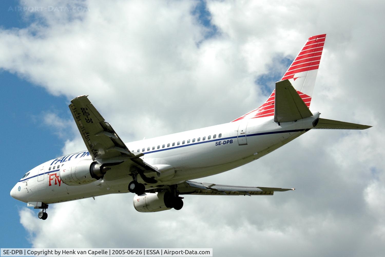 SE-DPB, 1991 Boeing 737-33A(QC) C/N 25402, Falcon Air Boeing 737-300 approaching Stockholm Arlanda airport, Sweden.