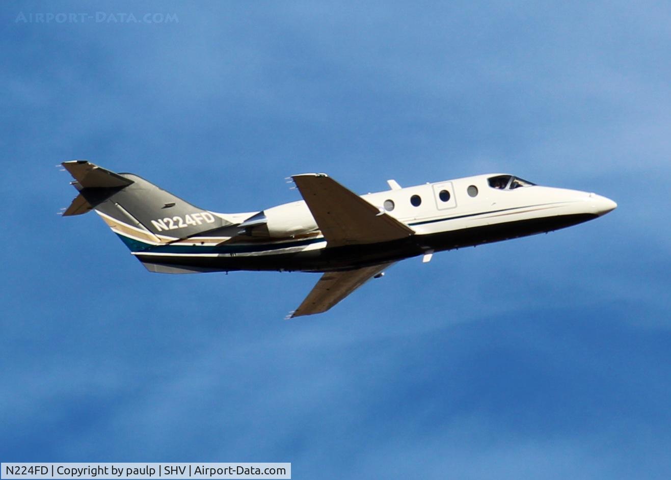 N224FD, 2001 Raytheon Aircraft Company 400A C/N RK-324, Departing Shreveport Regional.