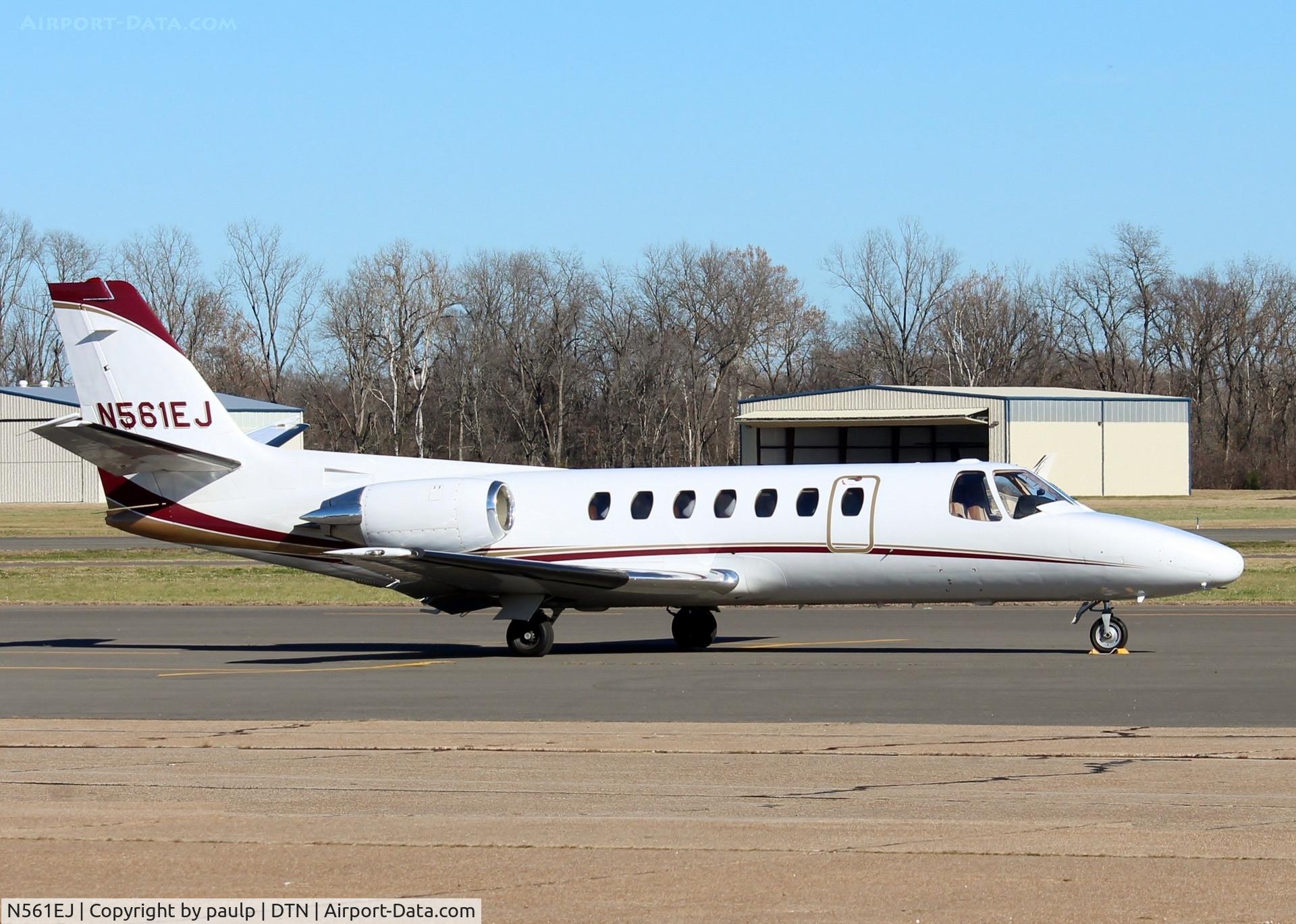 N561EJ, 1989 Cessna 560 C/N 560-0035, At Downtown Shreveport.