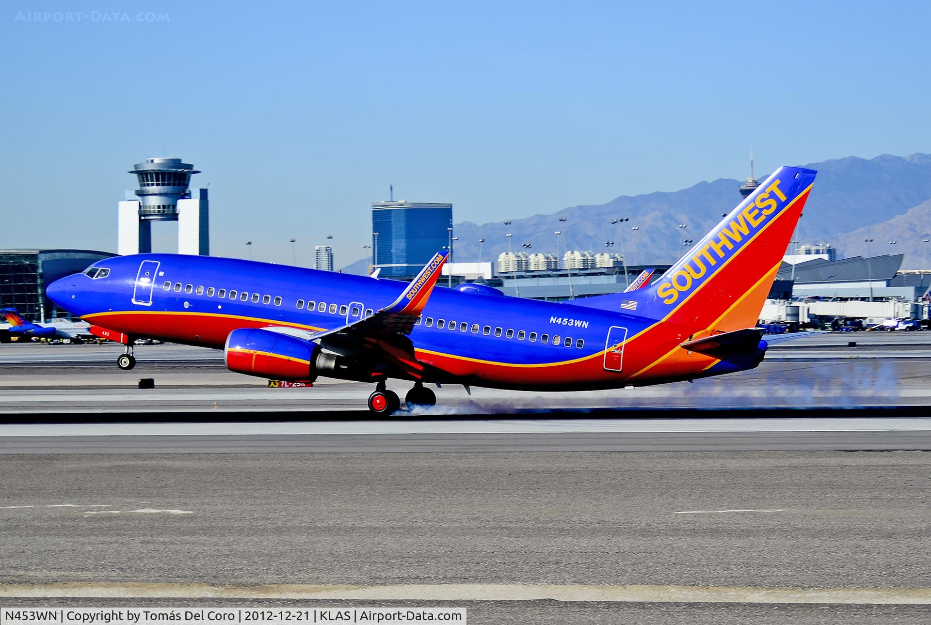 N453WN, 2004 Boeing 737-7H4 C/N 29847, N453WN Southwest Airlines Boeing 737-7H4 (cn 29847/1476)

- Las Vegas - McCarran International (LAS / KLAS)
USA - Nevada, December 21, 2012
Photo: Tomás Del Coro