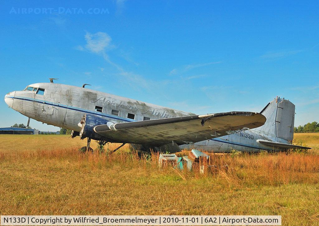 N133D, 1942 Douglas DC3C-S1C3G (C-47A) C/N 19394, The best days of this bird are long ago.