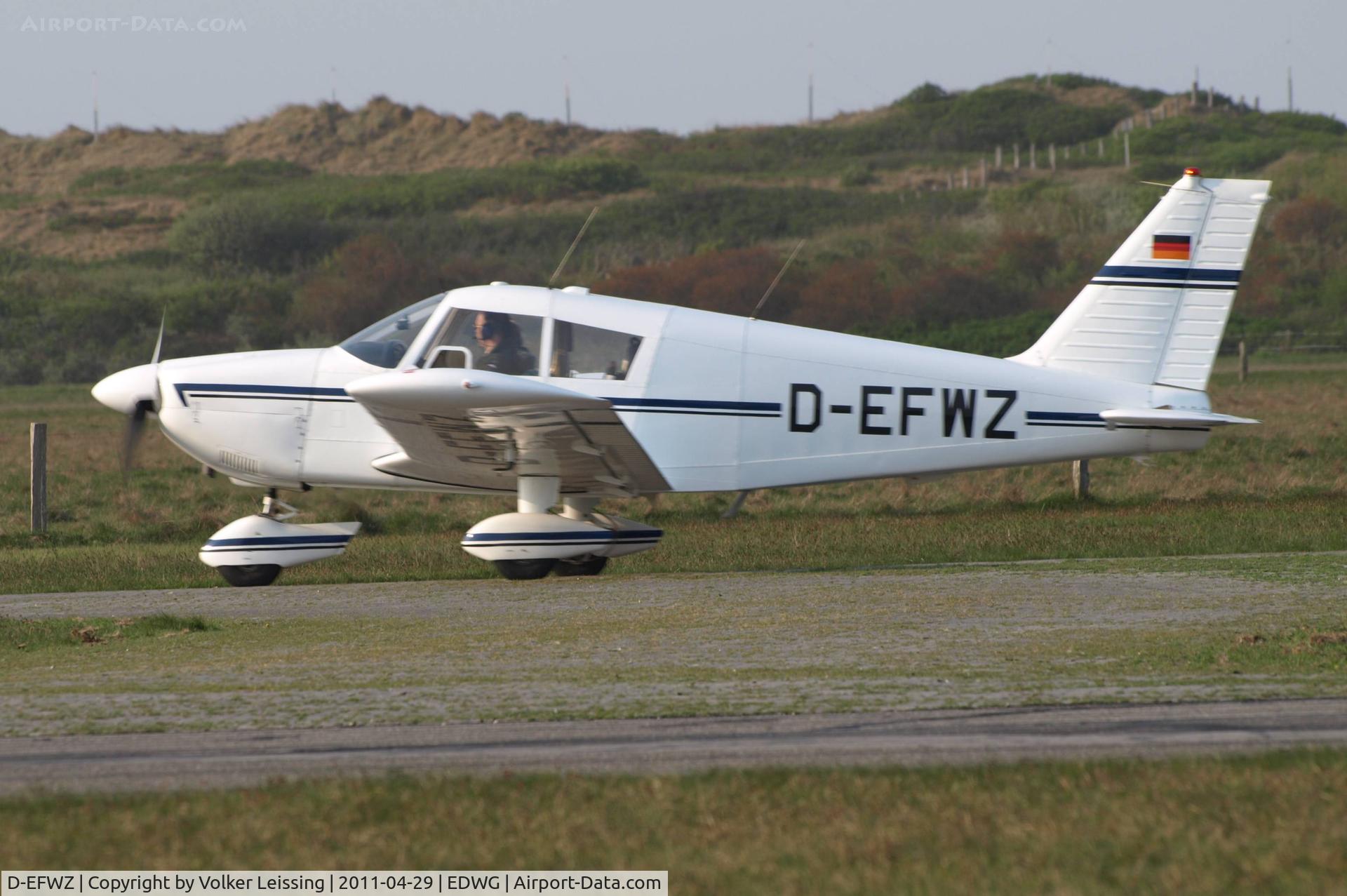 D-EFWZ, 1964 Piper PA-28-235 Cherokee C/N 28-10207, taxi to parking