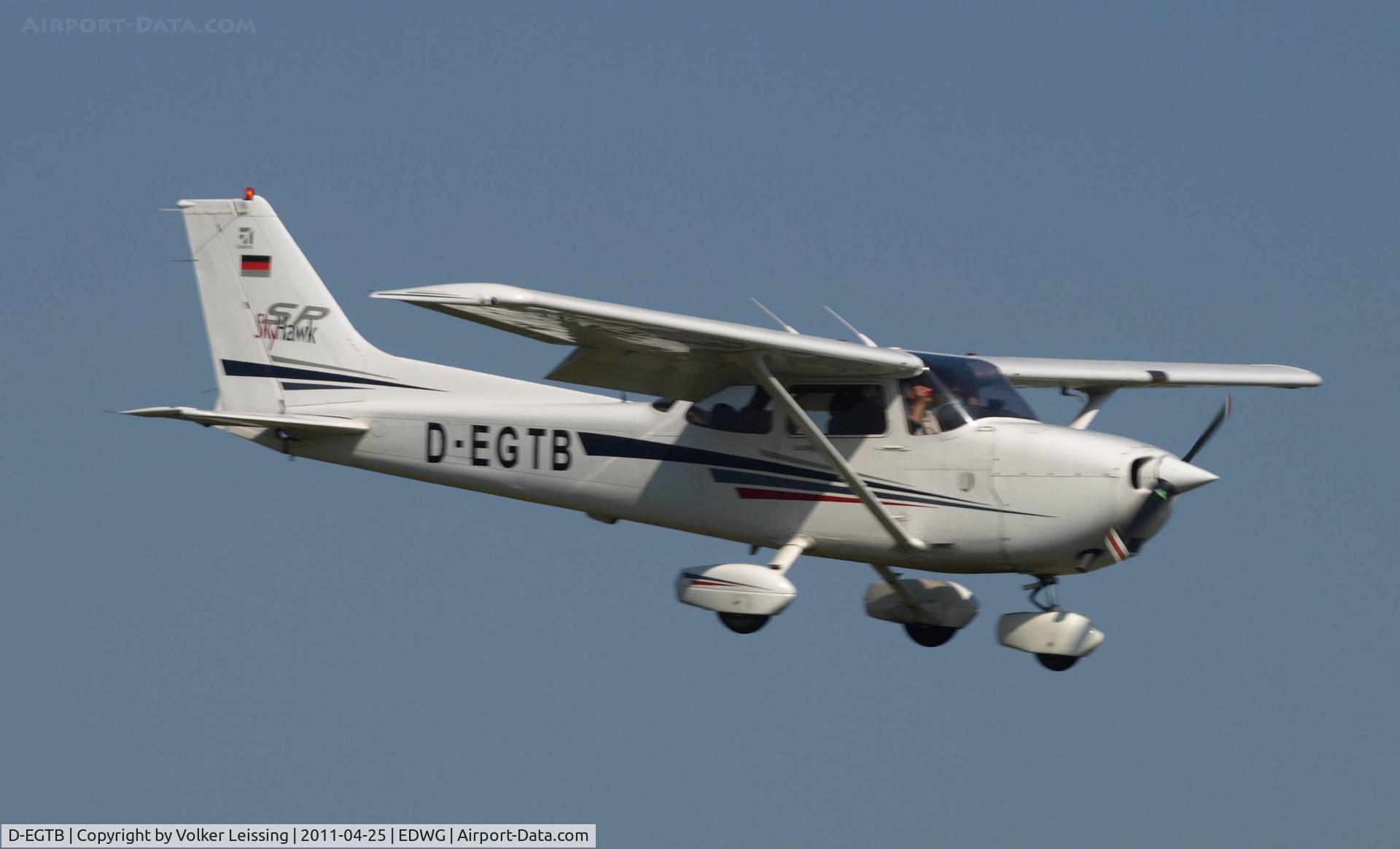 D-EGTB, 2009 Cessna 172S SP C/N 172S9149, landing rwy 10