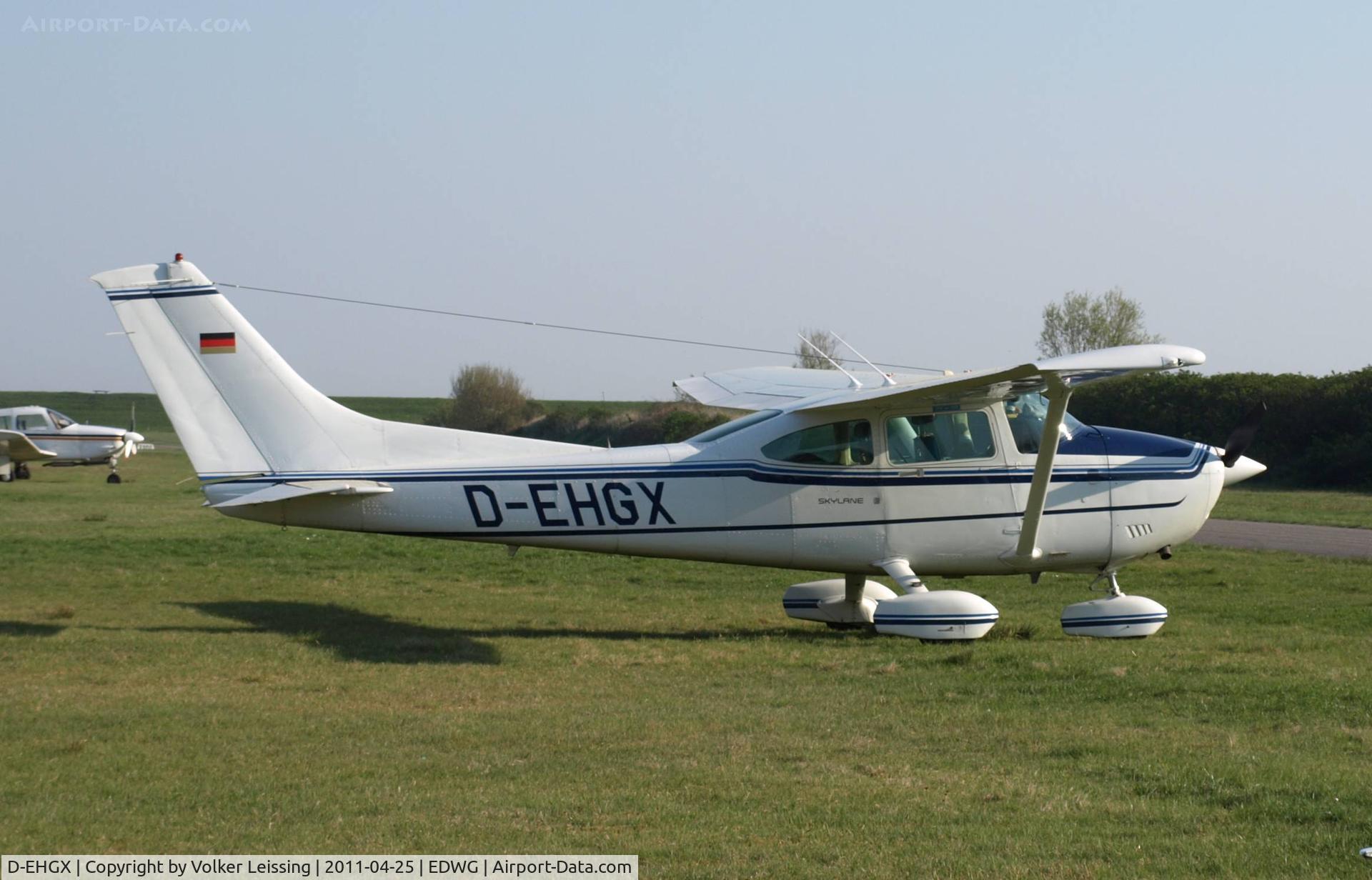 D-EHGX, 1987 Cessna 182R Skylane C/N 18268476, parking