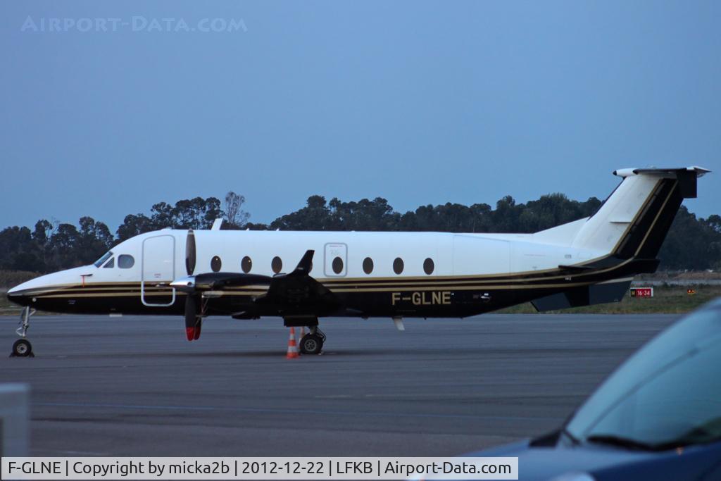 F-GLNE, 1996 Beech 1900D C/N UE-197, Parked