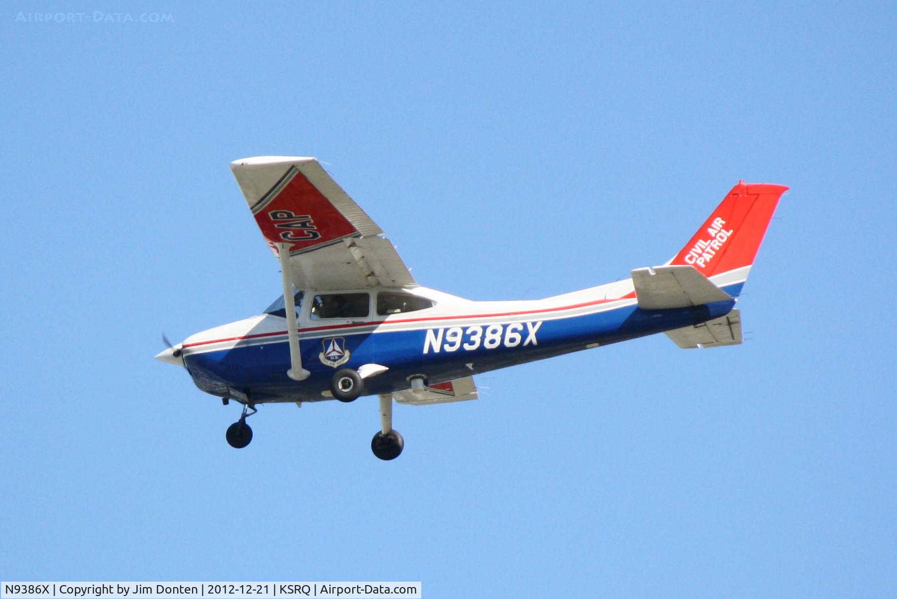 N9386X, 1985 Cessna 182R Skylane C/N 18268508, Civil Air Patrol 827 on approach at Sarasota-Bradenton International Airport