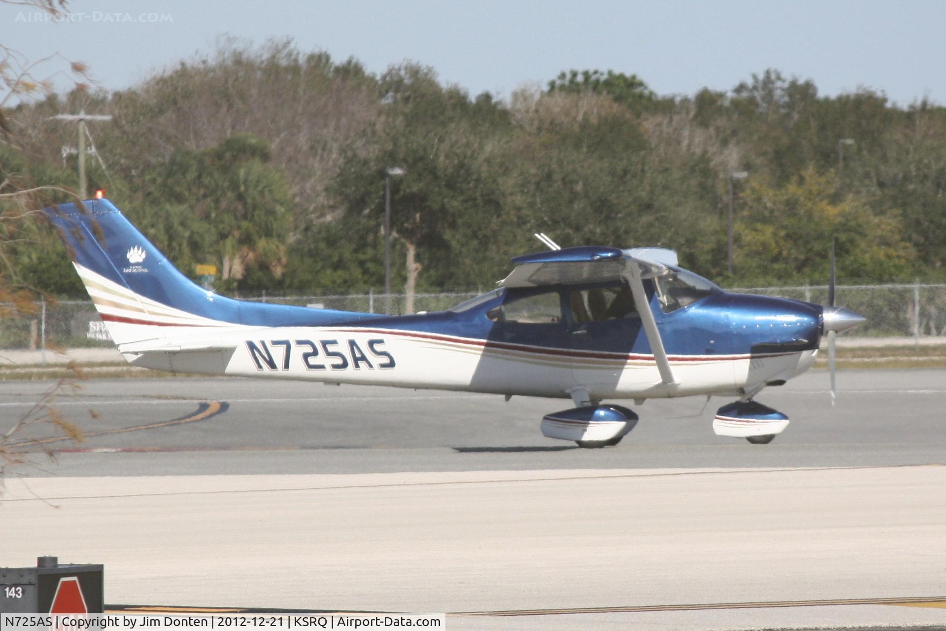 N725AS, 1978 Cessna 182Q Skylane C/N 18266640, Cessna Skylane (N725AS) taxis at Sarasota-Bradenton International Airport