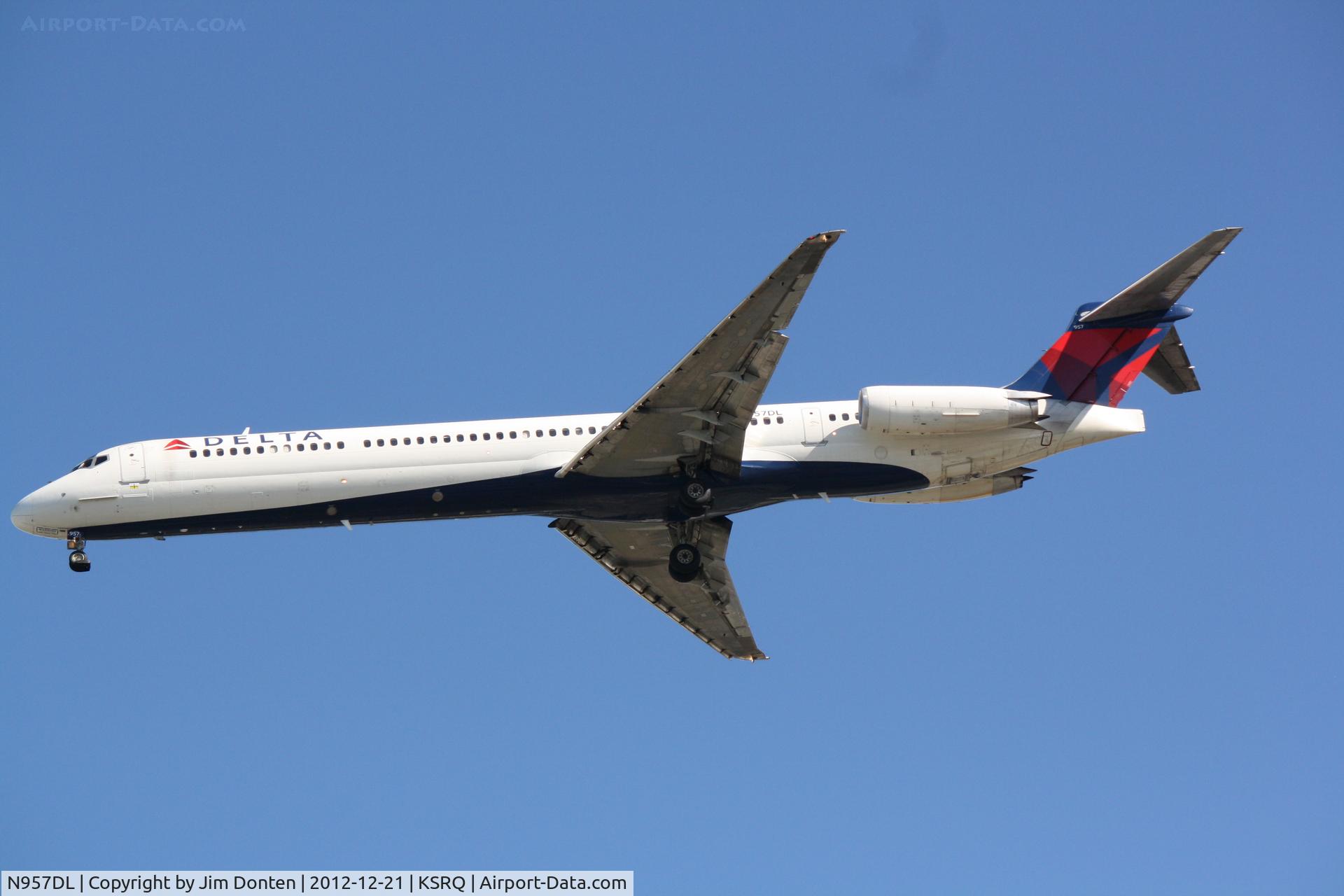 N957DL, 1990 McDonnell Douglas MD-88 C/N 49976, Delta Flight 1621 (N957DL) arrives at Sarasota-Bradenton International Airport following a flight from Hartsfield-Jackson Atlanta International Airport