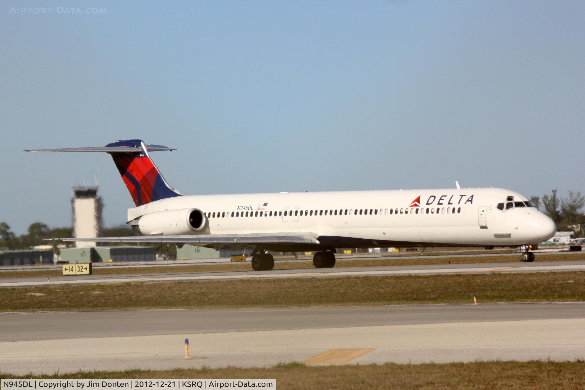N945DL, 1989 McDonnell Douglas MD-88 C/N 49818, Delta Flight 1903 (N945DL) taxis at Sarasota-Bradenton International Airport