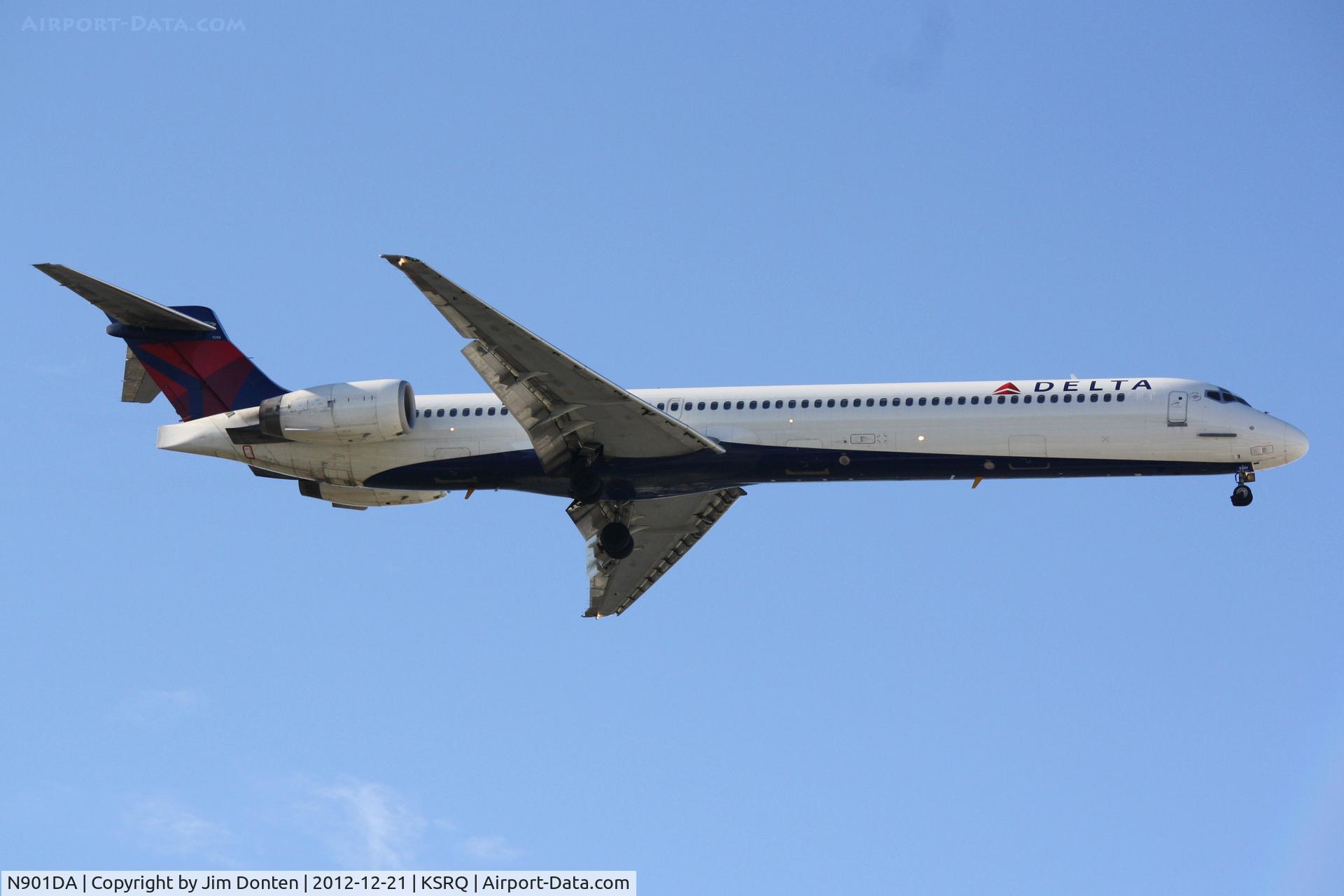N901DA, 1995 McDonnell Douglas MD-90-30 C/N 53381, Delta Flight 2298 (N901DA) arrives at Sarasota-Bradenton International Airport following a flight from Hartsfield-Jackson Atlanta International Airport