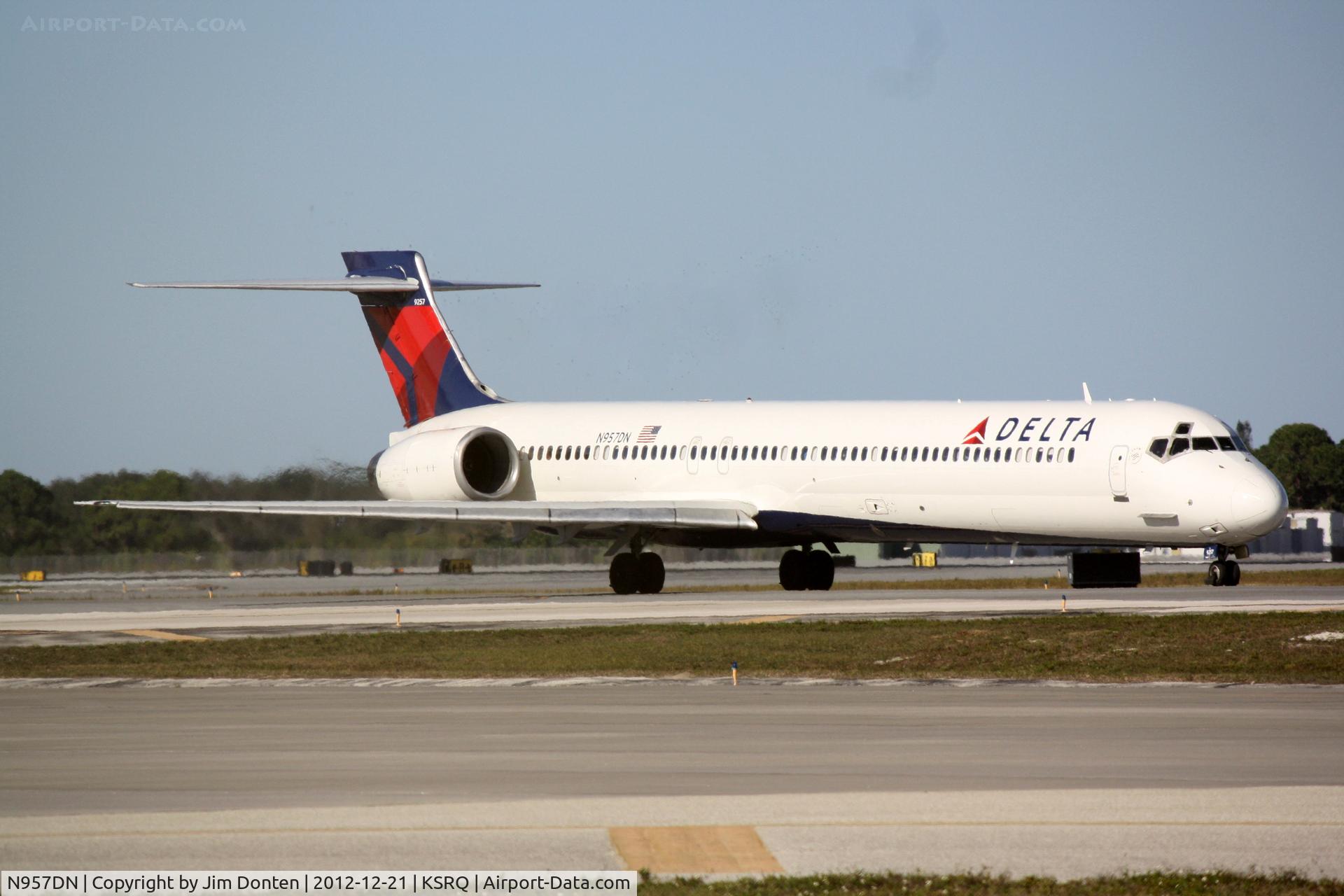 N957DN, 1997 McDonnell Douglas MD-90-30 C/N 53527, Delta Flight 1971 (N957DN) taxis at Sarasota-Bradenton International Airport