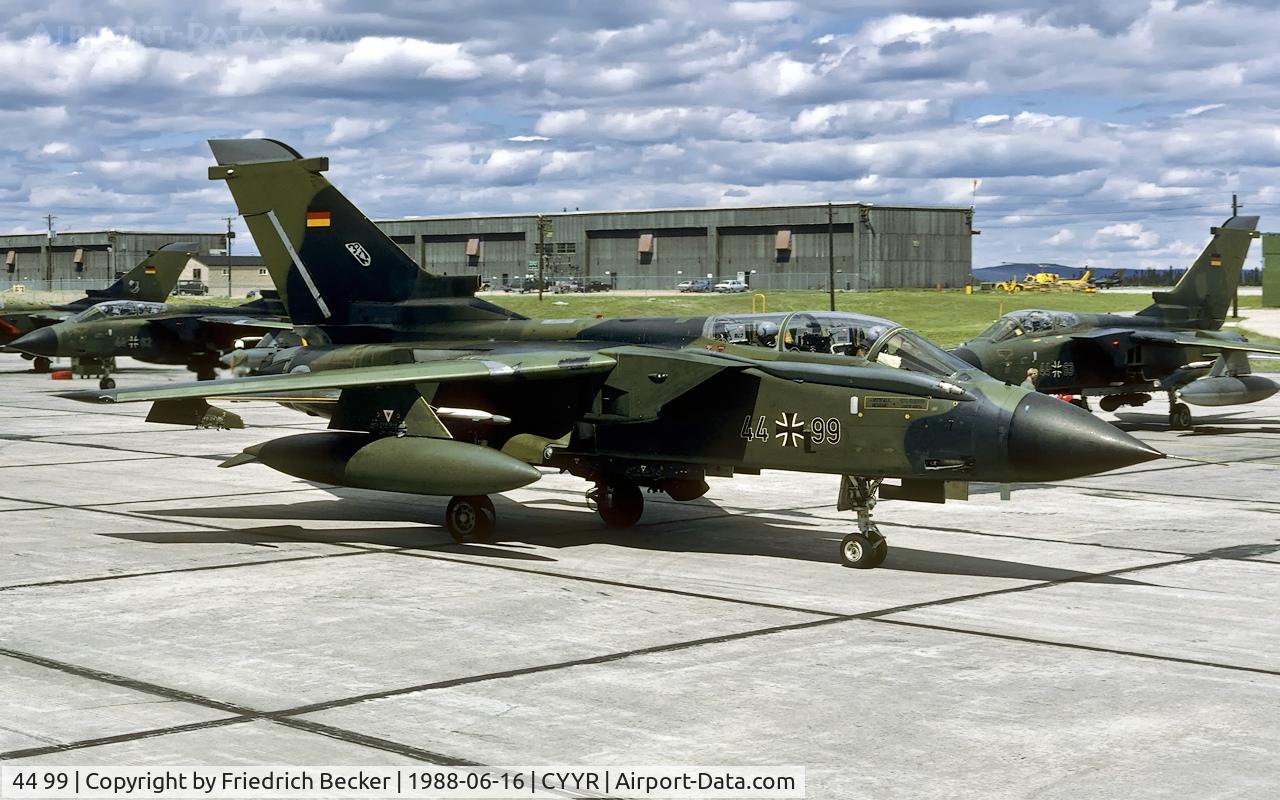 44 99, Panavia Tornado IDS C/N 501/GS152/4199, taxying to the active at CFB Goose Bay