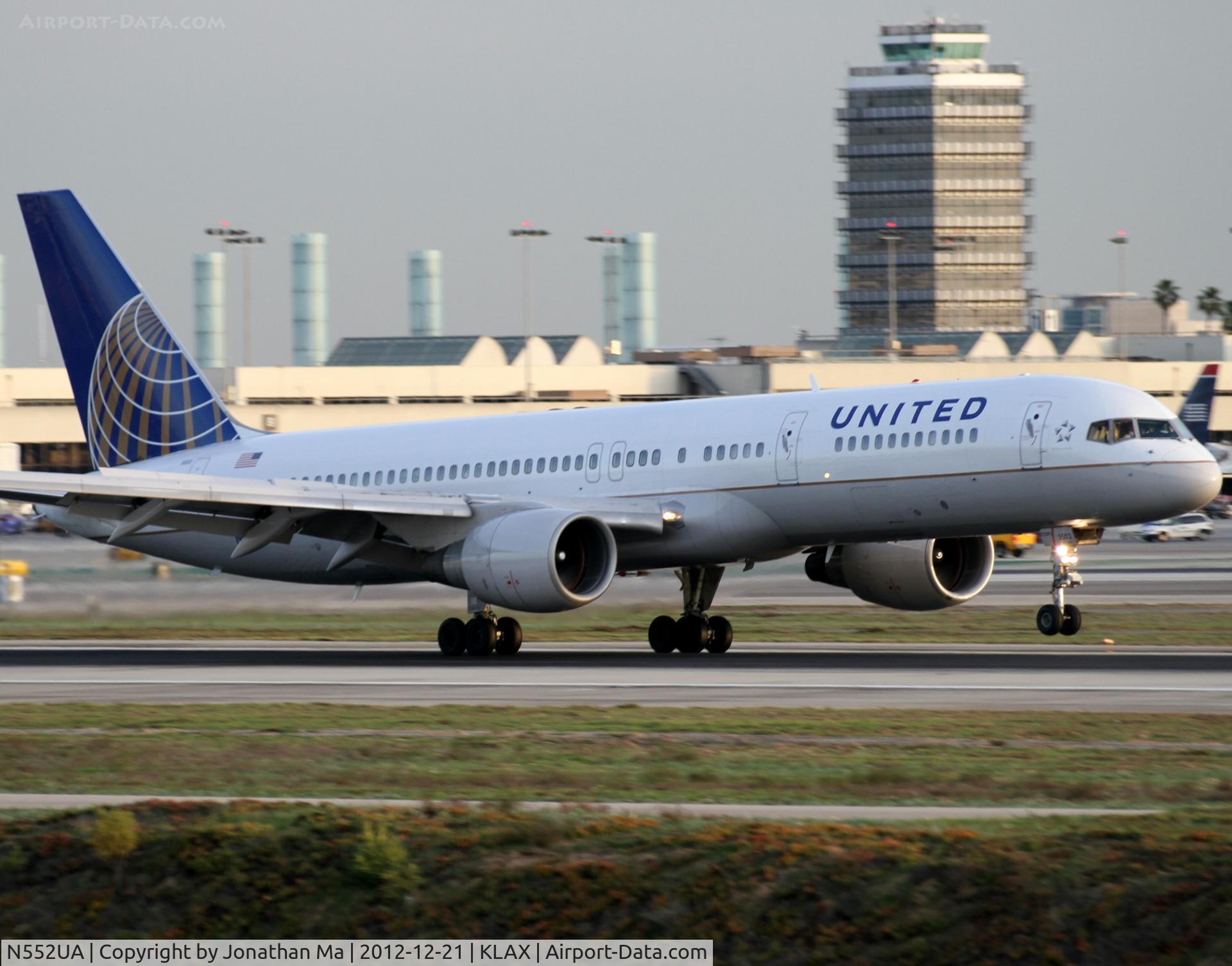 N552UA, 1992 Boeing 757-222 C/N 26641, Taken from Westchester Bridge