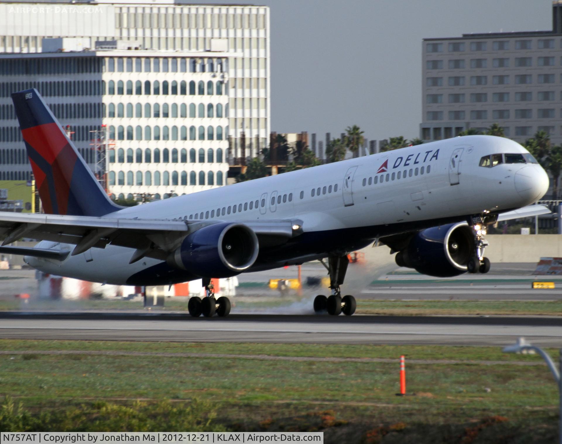 N757AT, 1984 Boeing 757-212 C/N 23127, Touchdown 24R