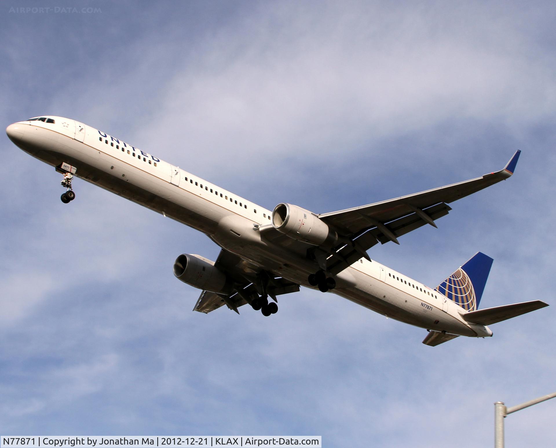 N77871, 2003 Boeing 757-33N C/N 33526, Taken at In-N-Out