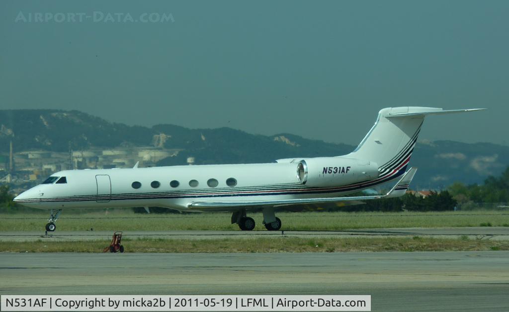 N531AF, 1997 Gulfstream Aerospace G-V C/N 531, Taxiing