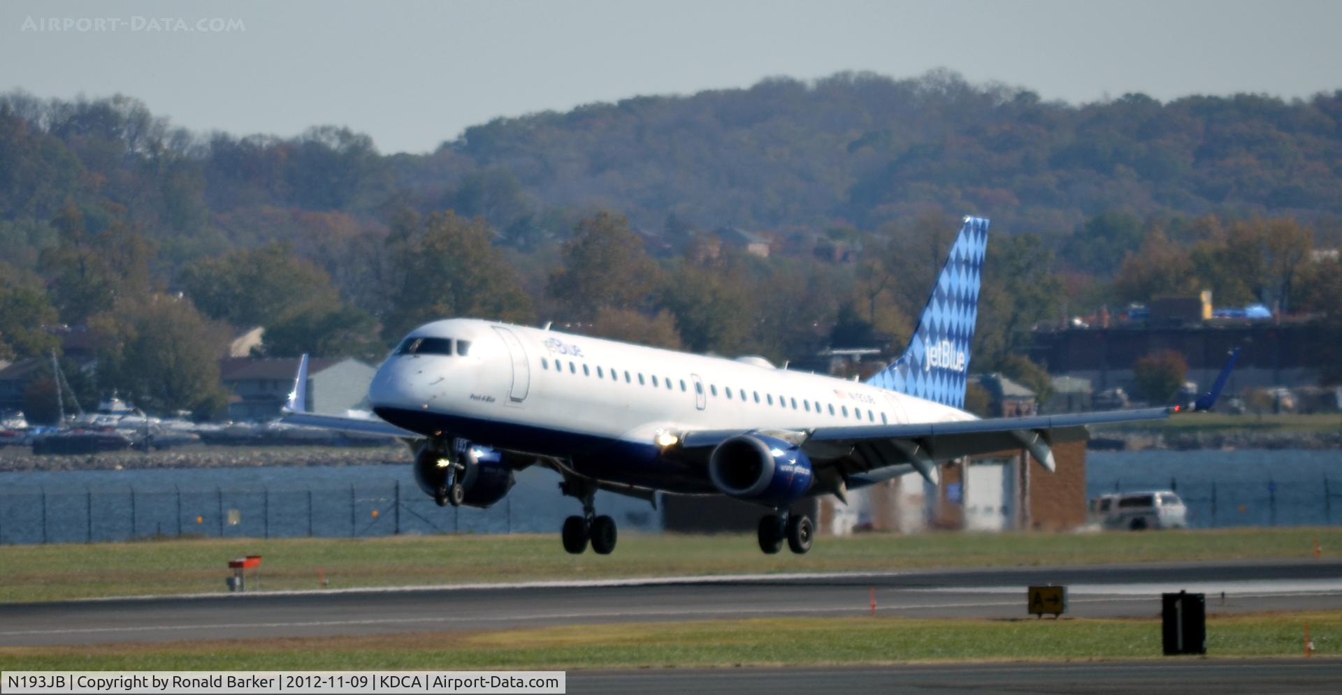 N193JB, 2005 Embraer 190AR (ERJ-190-100IGW) C/N 19000017, Landing DCA