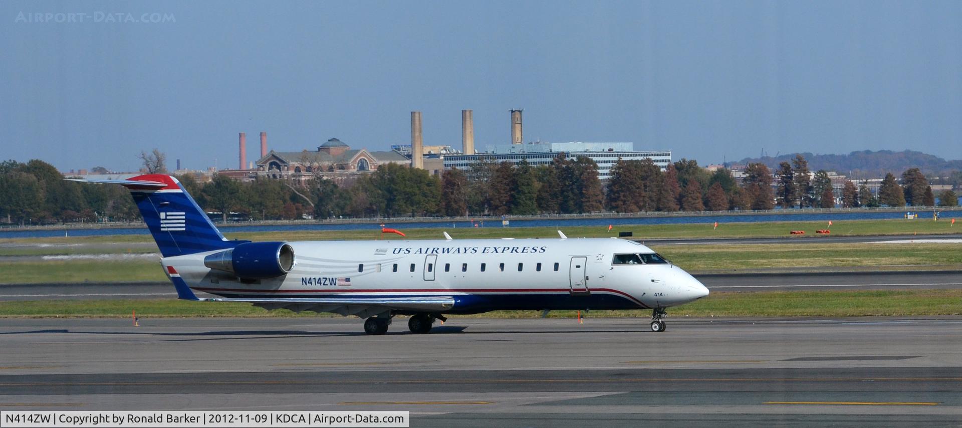 N414ZW, 2001 Bombardier CRJ-200LR (CL-600-2B19) C/N 7586, Taxi DCA