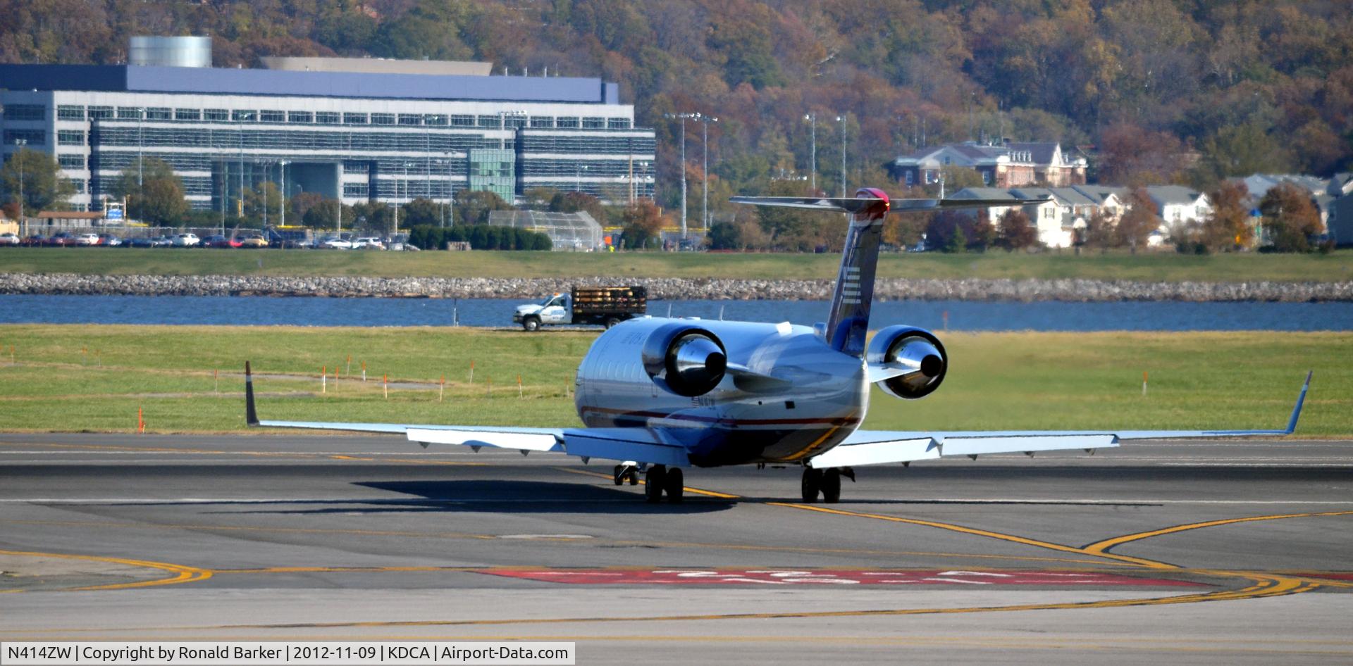 N414ZW, 2001 Bombardier CRJ-200LR (CL-600-2B19) C/N 7586, Taxi DCA