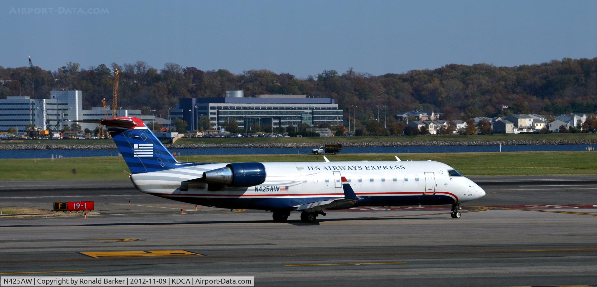 N425AW, 2002 Bombardier CRJ-200LR (CL-600-2B19) C/N 7663, Taxi DCA