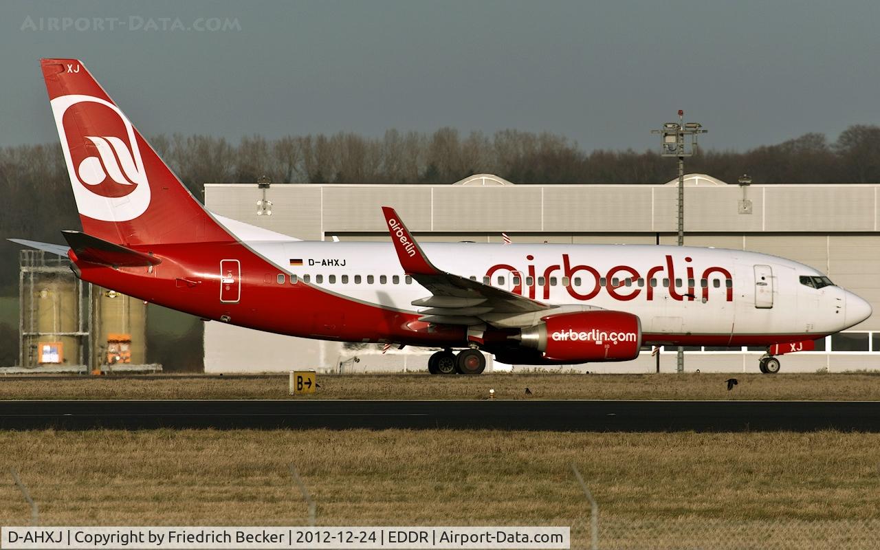 D-AHXJ, 2008 Boeing 737-7Q8 C/N 35277, taxying to the gate