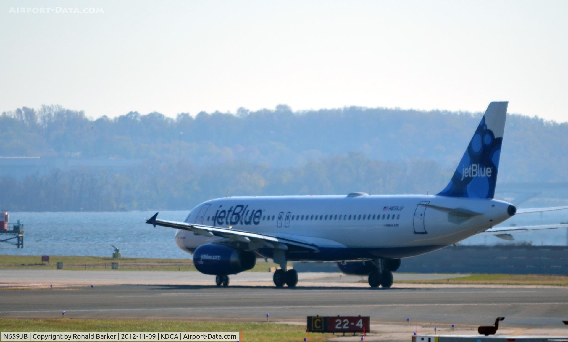 N659JB, 2007 Airbus A320-232 C/N 3190, Taxi DCA