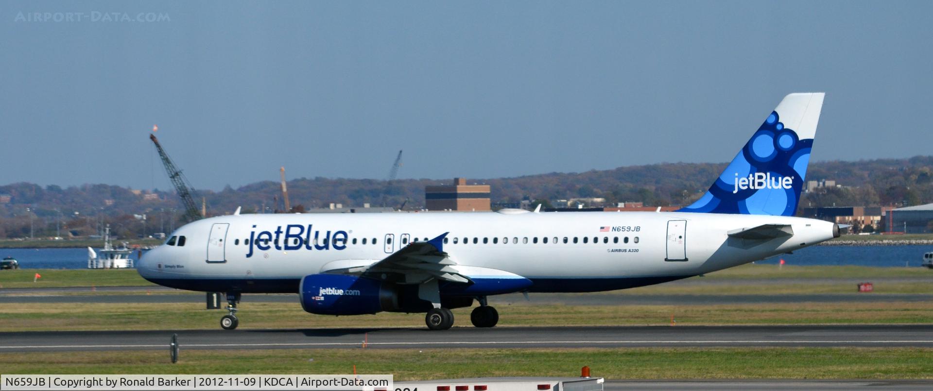 N659JB, 2007 Airbus A320-232 C/N 3190, Takeoff roll DCA
