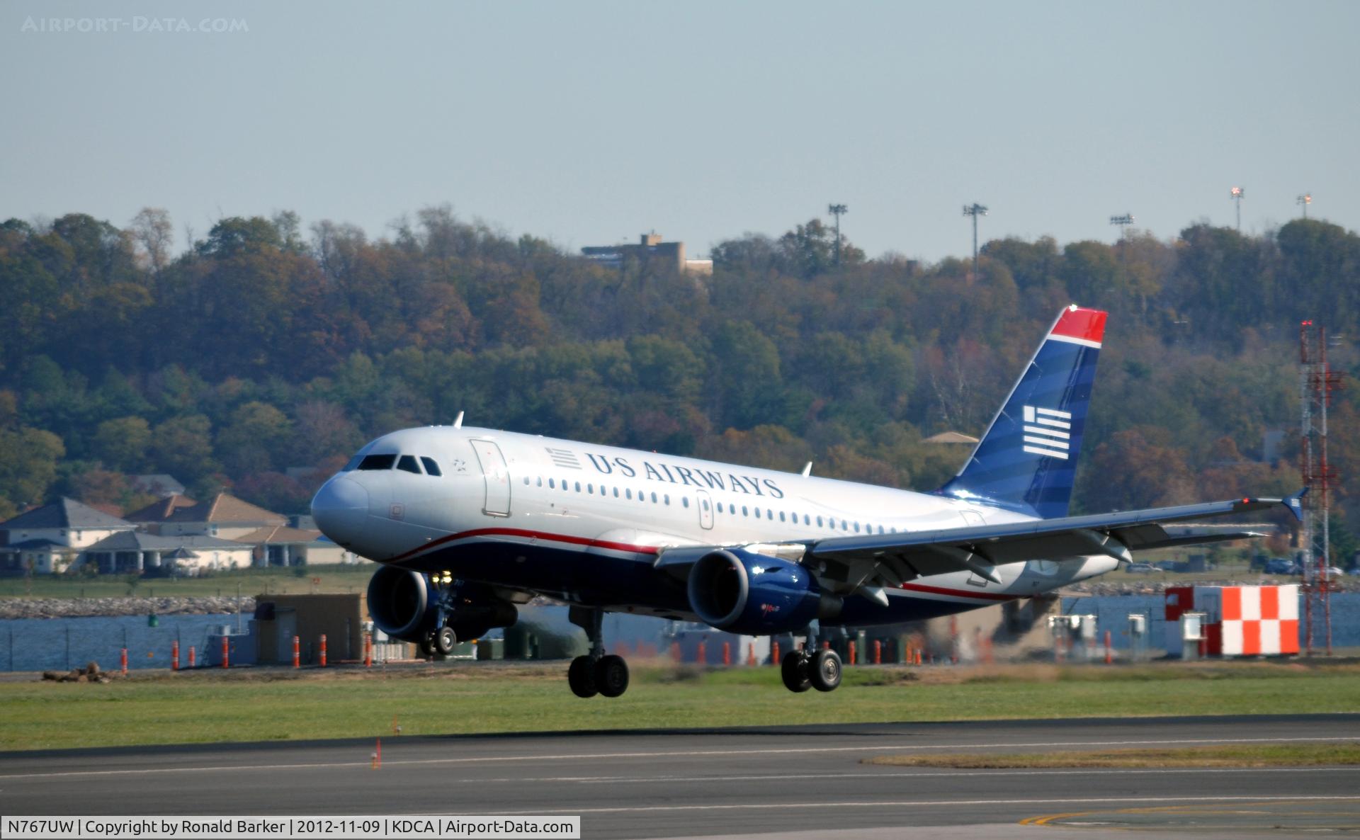 N767UW, 2000 Airbus A319-112 C/N 1382, Landing DCA