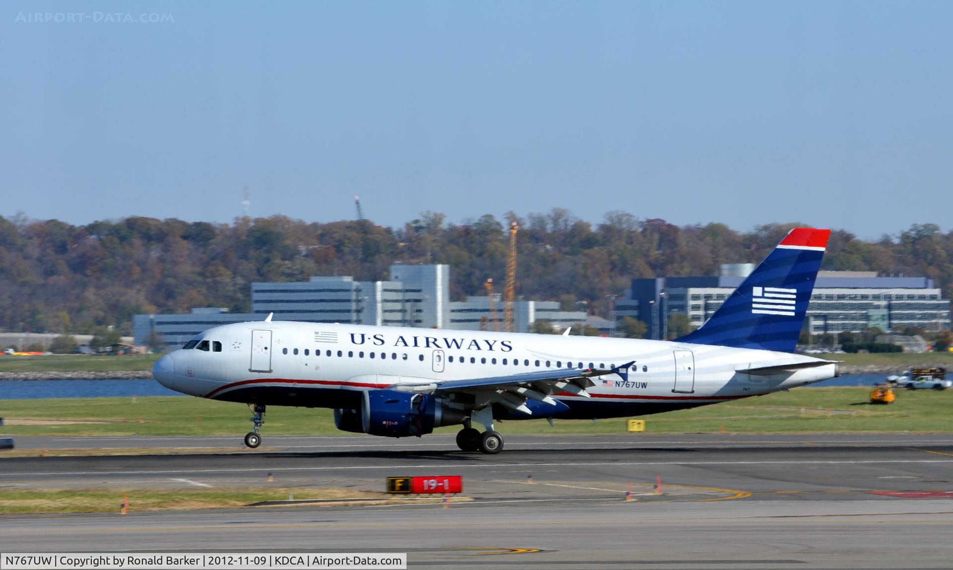 N767UW, 2000 Airbus A319-112 C/N 1382, Landing DCA