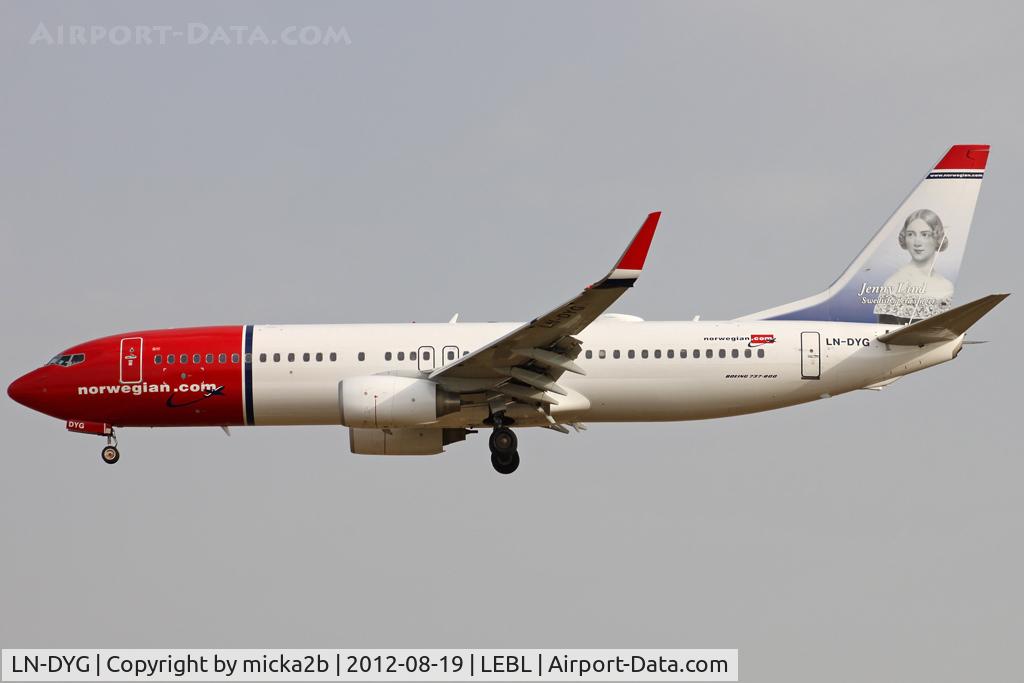 LN-DYG, 2010 Boeing 737-8JP C/N 39165, Landing