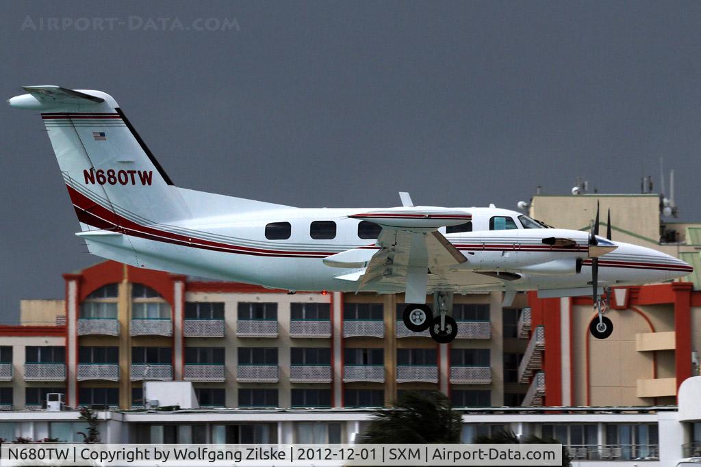 N680TW, 1984 Piper PA-42-720 Cheyenne IIIA C/N 42-5501026, visitor